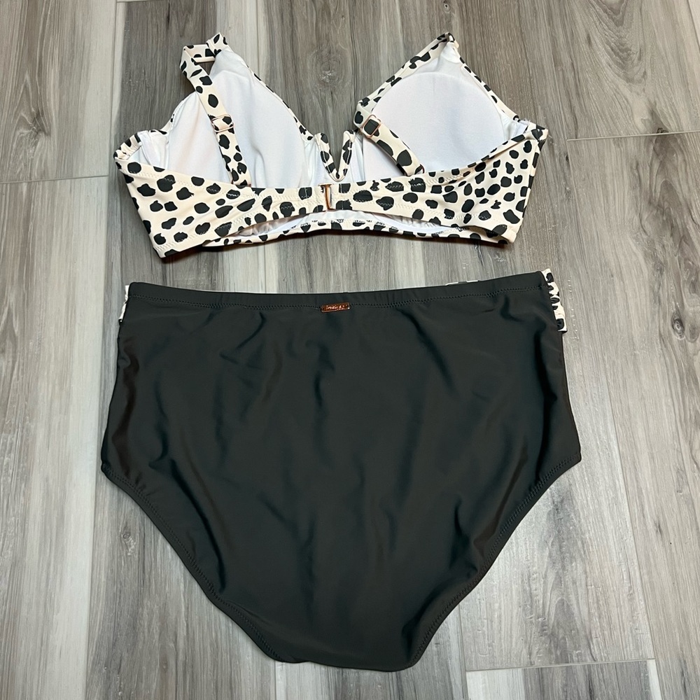 Bikini - Picture 4 of 4